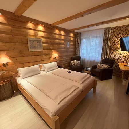 Apart Hotel Deutschmeister Бад Мергентхайм Екстериор снимка