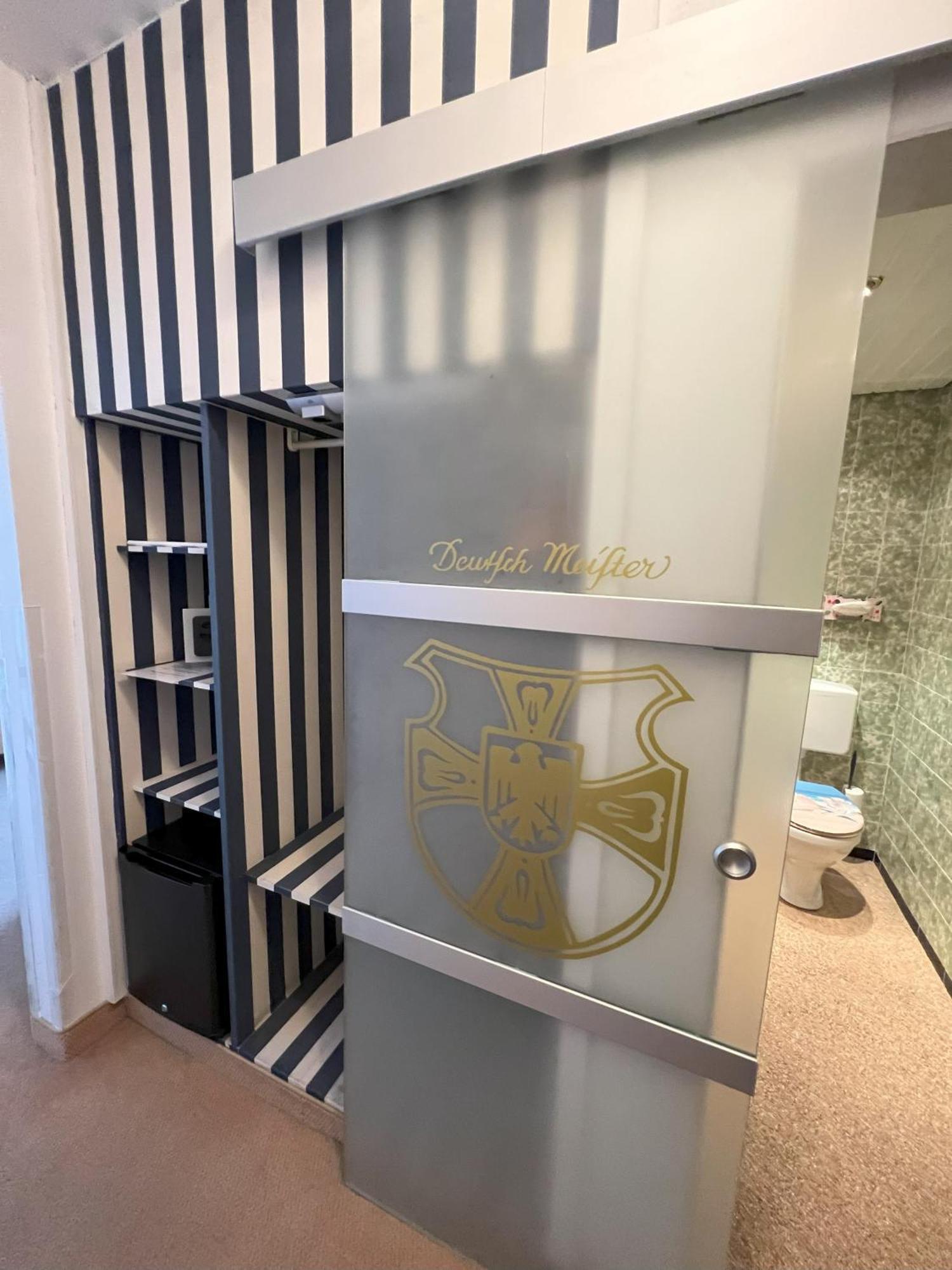 Apart Hotel Deutschmeister Бад Мергентхайм Екстериор снимка