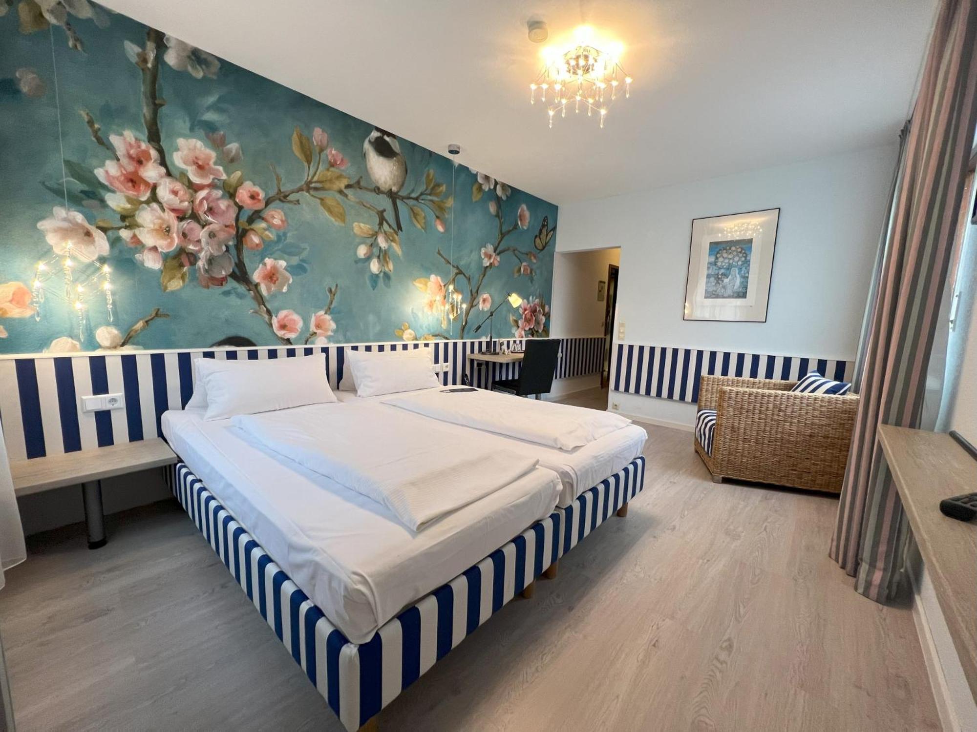 Apart Hotel Deutschmeister Бад Мергентхайм Екстериор снимка