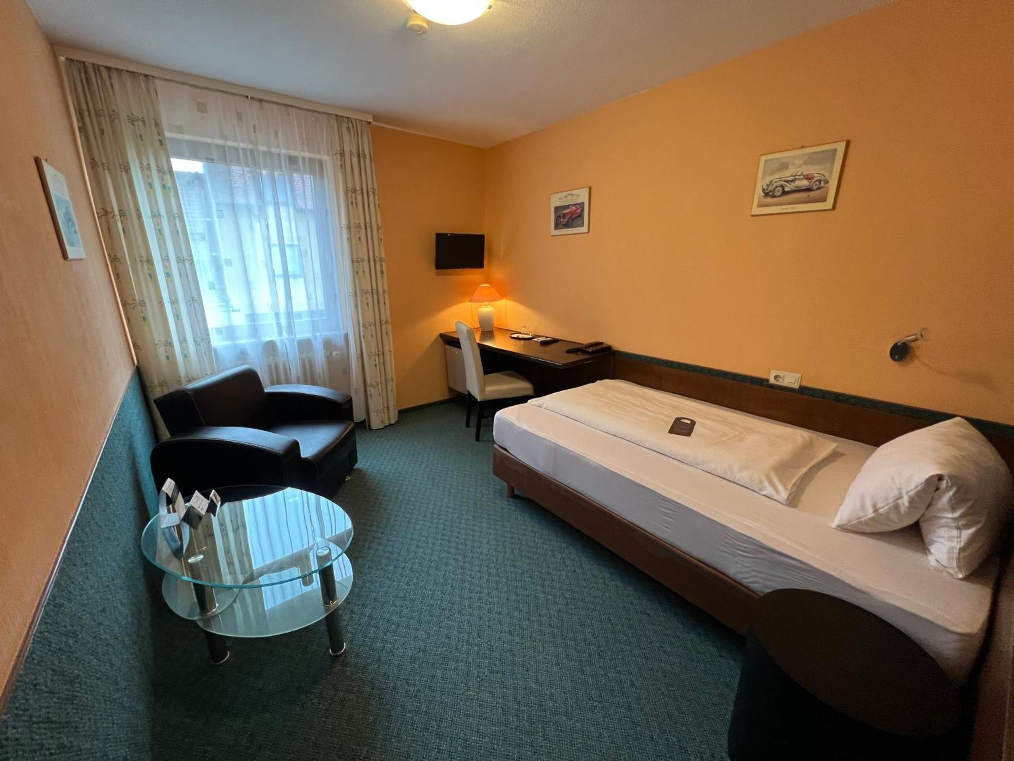 Apart Hotel Deutschmeister Бад Мергентхайм Екстериор снимка