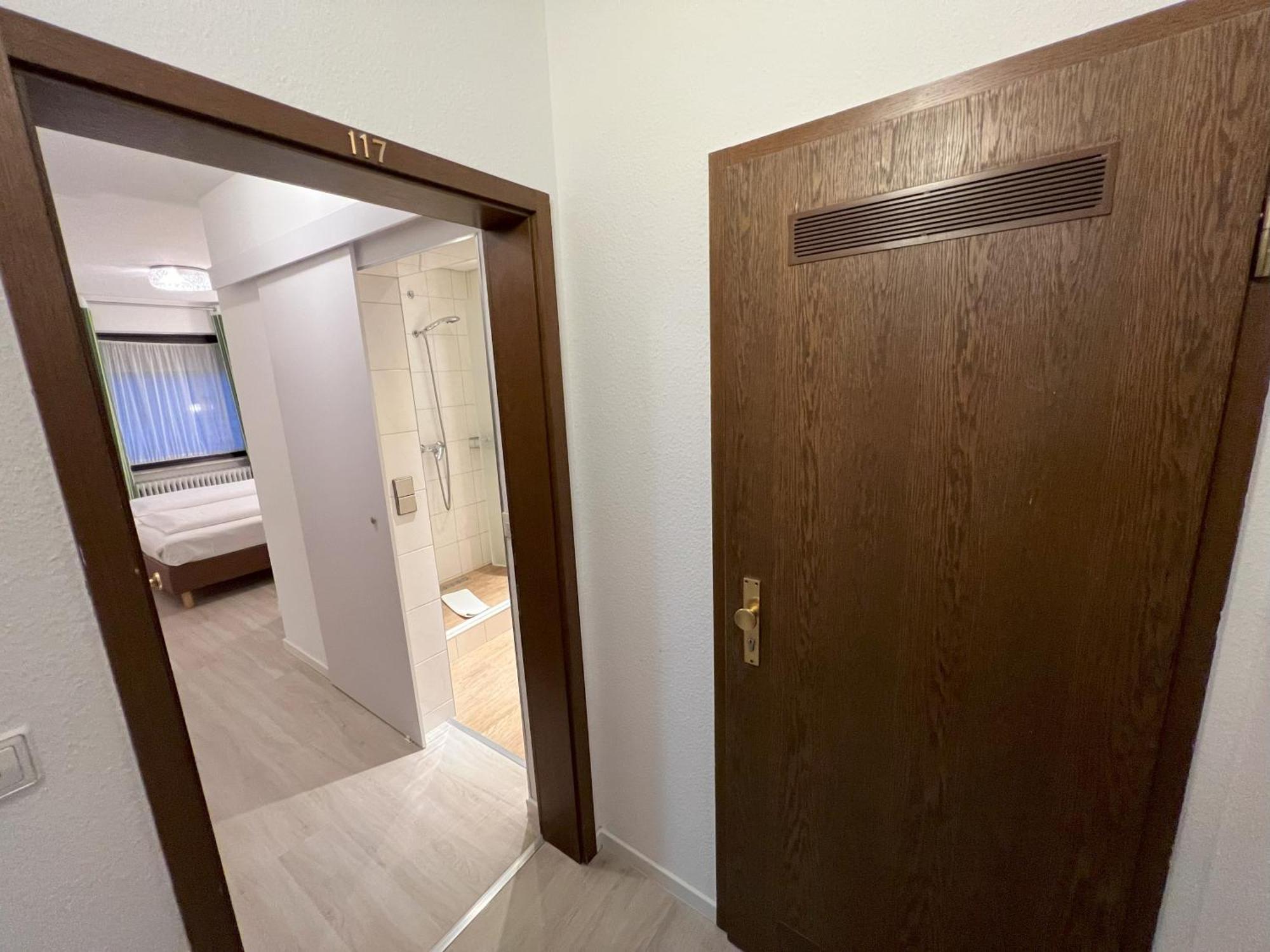 Apart Hotel Deutschmeister Бад Мергентхайм Екстериор снимка