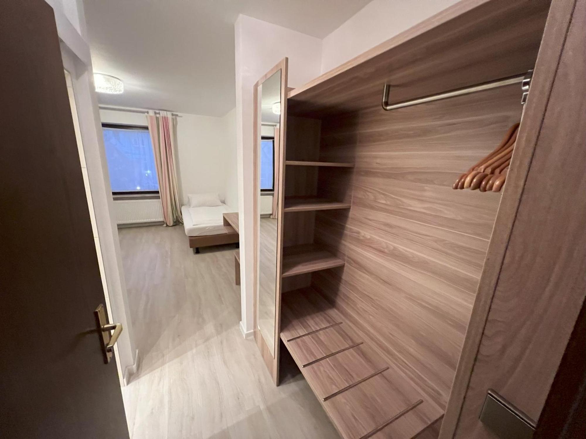 Apart Hotel Deutschmeister Бад Мергентхайм Екстериор снимка