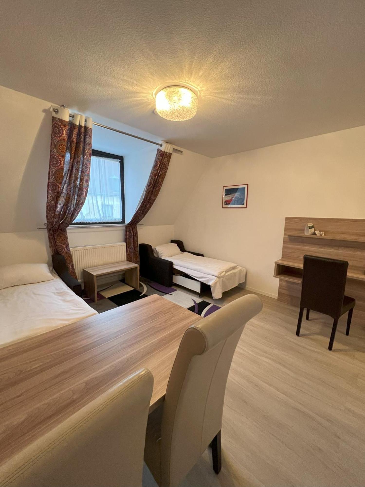 Apart Hotel Deutschmeister Бад Мергентхайм Екстериор снимка