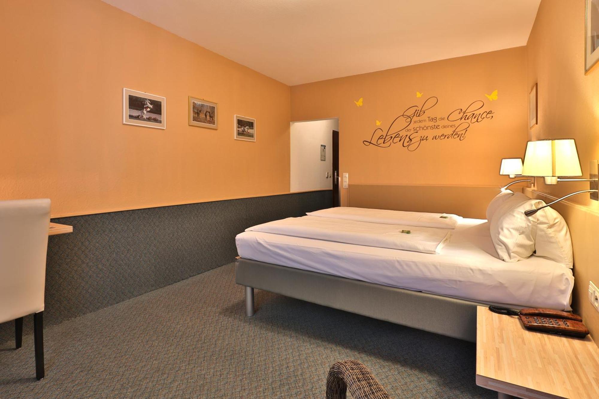 Apart Hotel Deutschmeister Бад Мергентхайм Екстериор снимка
