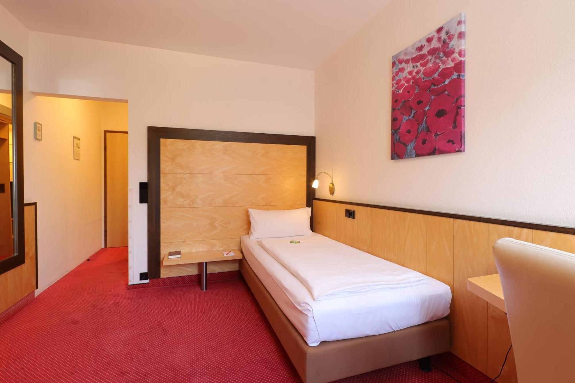 Apart Hotel Deutschmeister Бад Мергентхайм Екстериор снимка