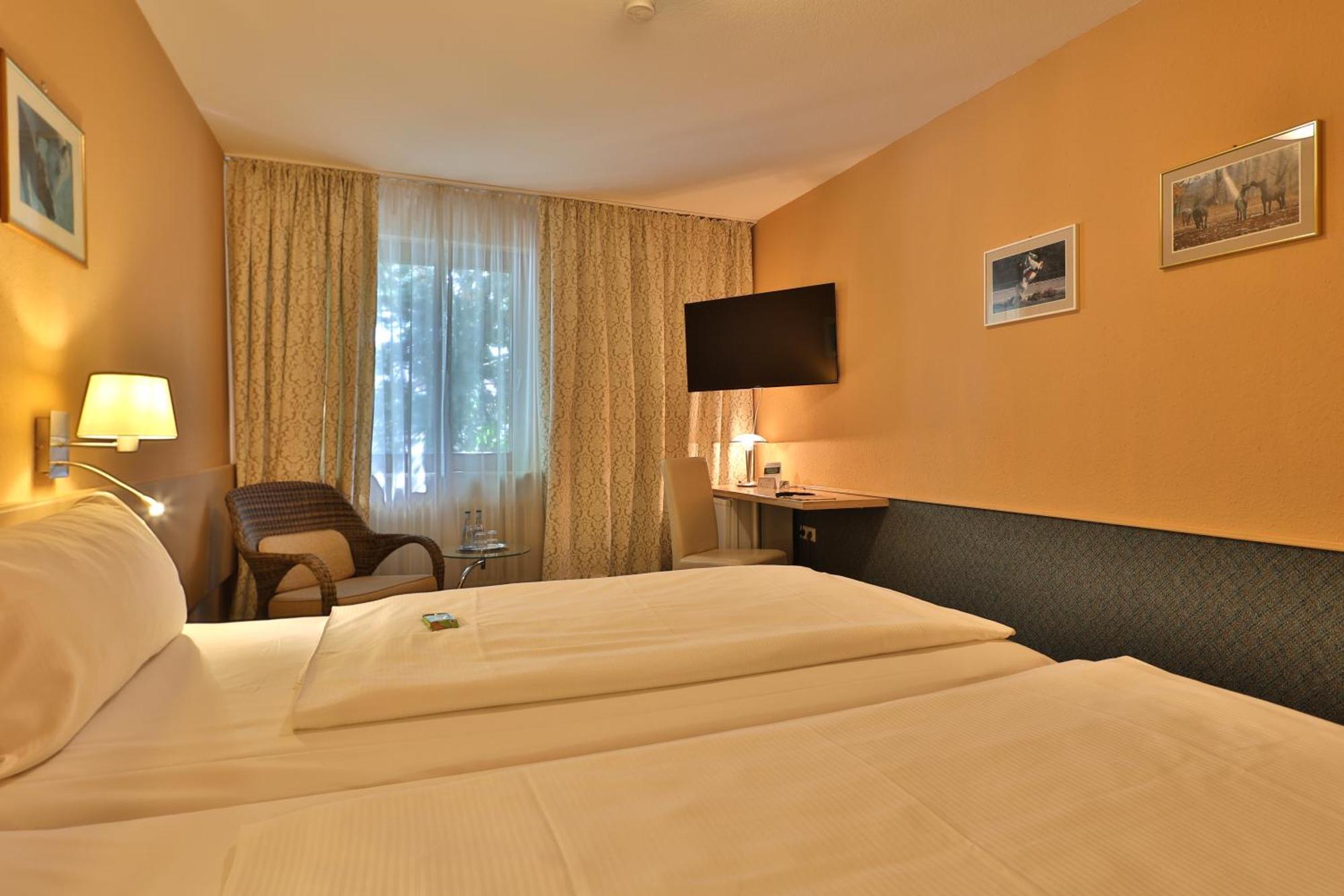 Apart Hotel Deutschmeister Бад Мергентхайм Екстериор снимка