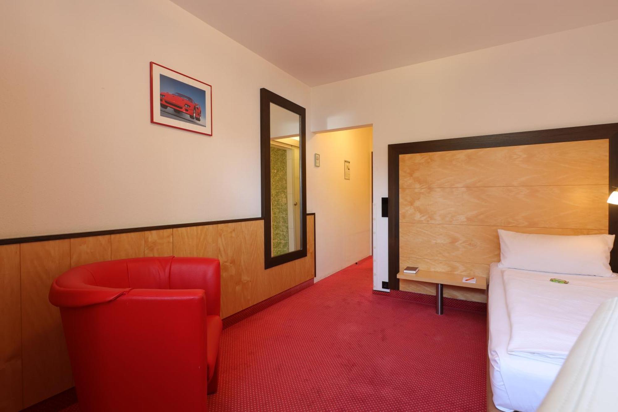 Apart Hotel Deutschmeister Бад Мергентхайм Екстериор снимка