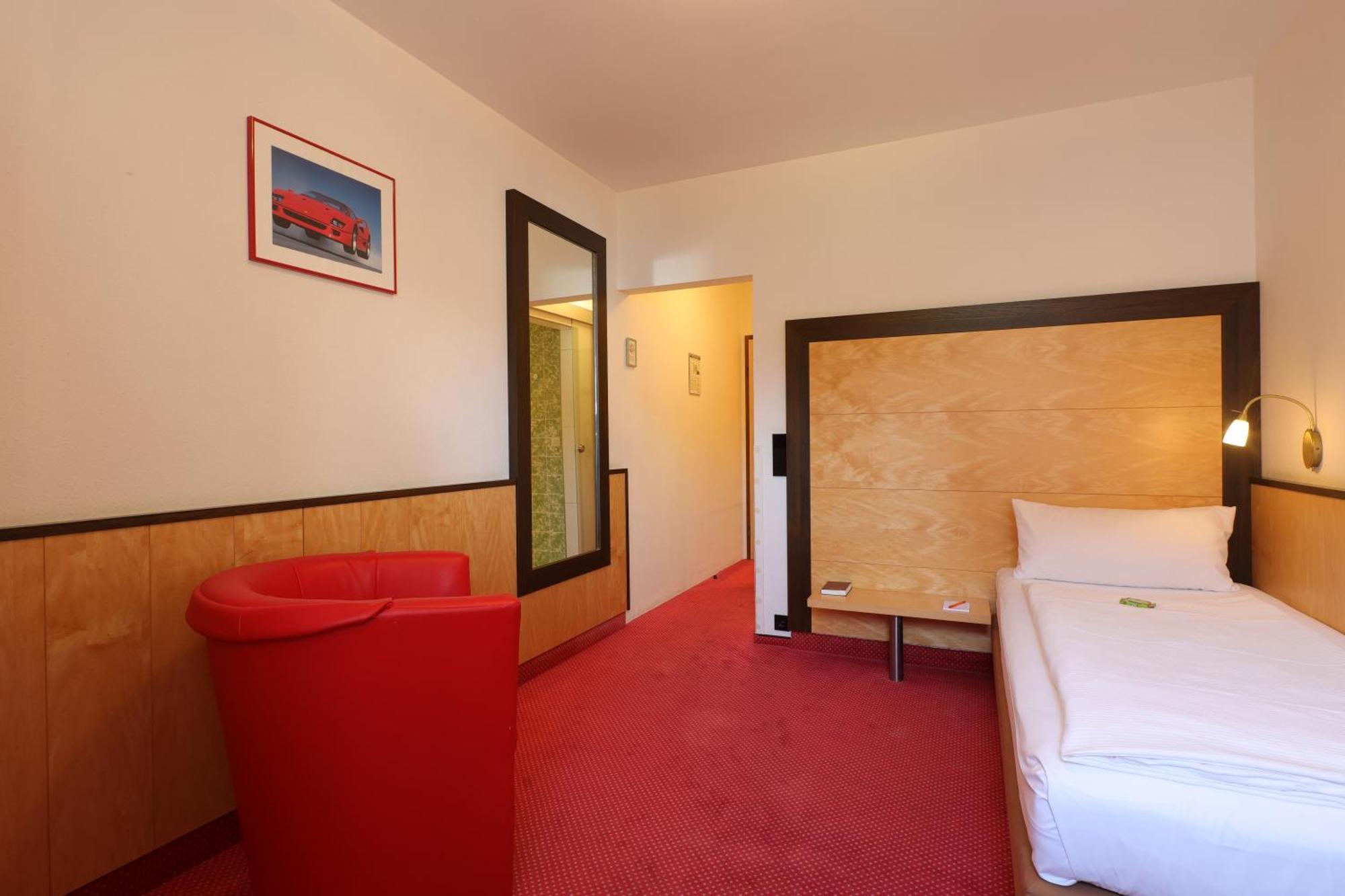 Apart Hotel Deutschmeister Бад Мергентхайм Екстериор снимка