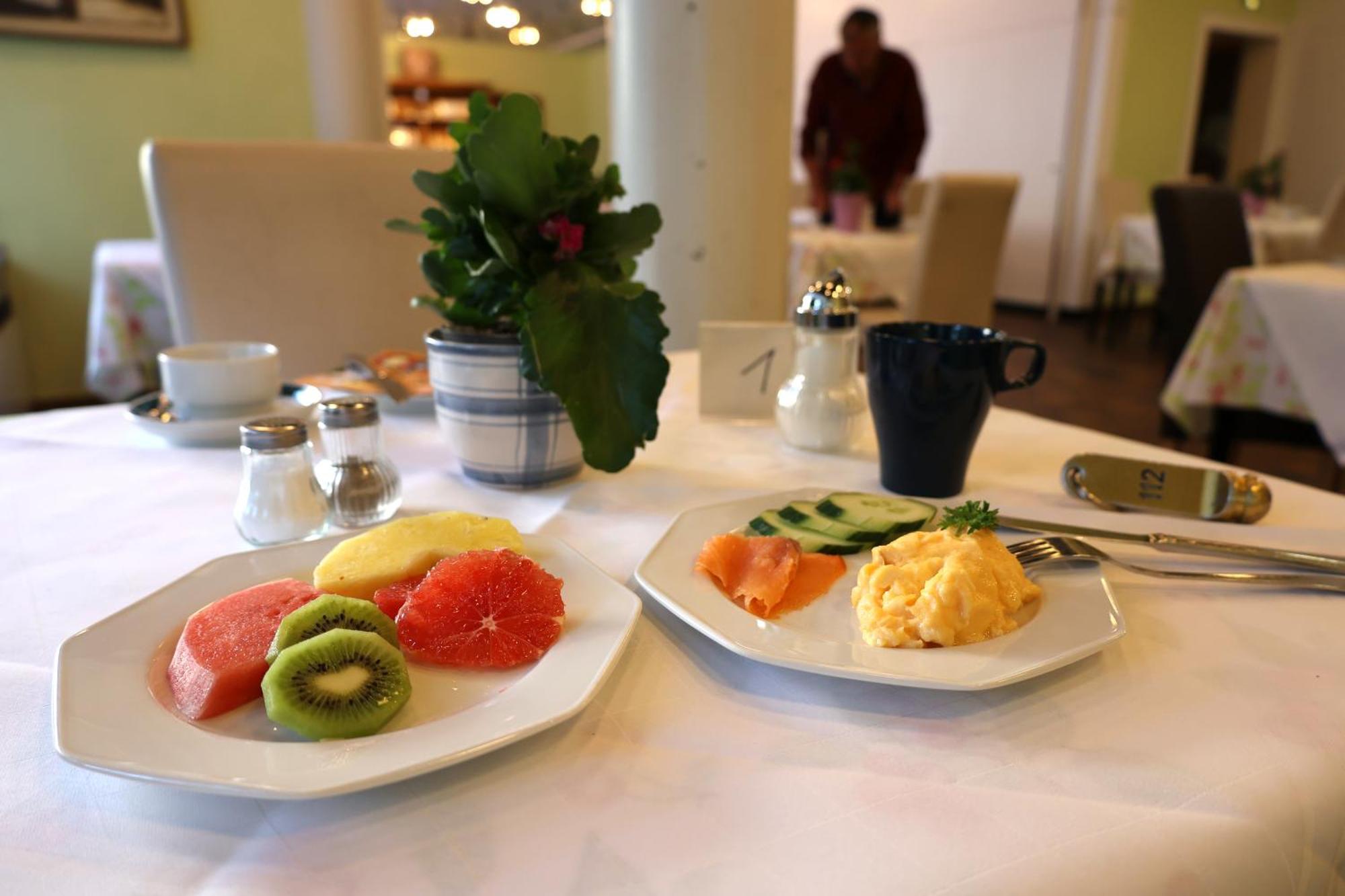 Apart Hotel Deutschmeister Бад Мергентхайм Екстериор снимка