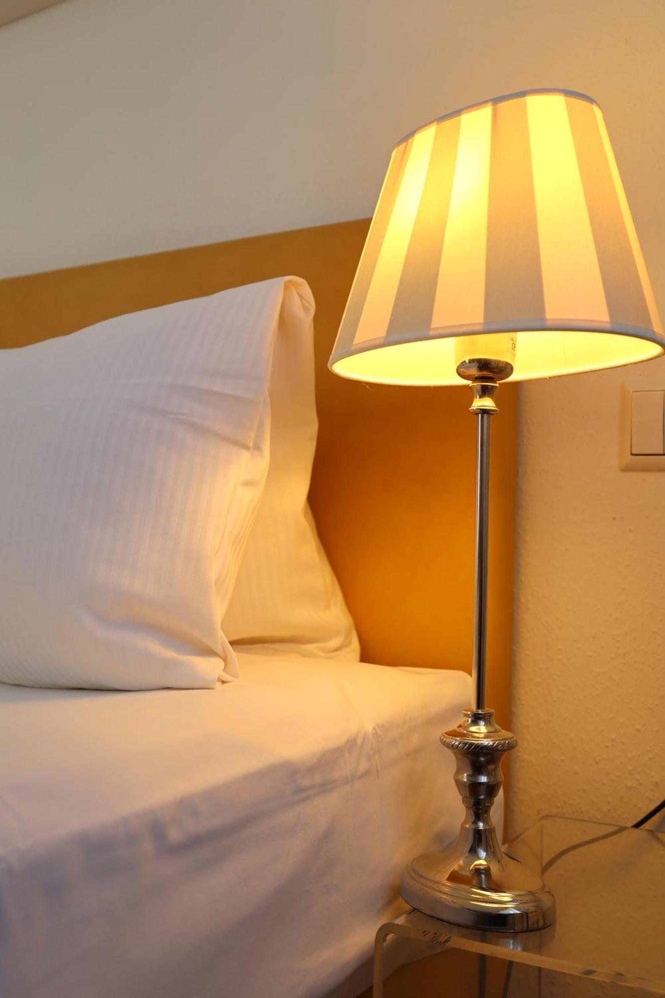 Apart Hotel Deutschmeister Бад Мергентхайм Екстериор снимка