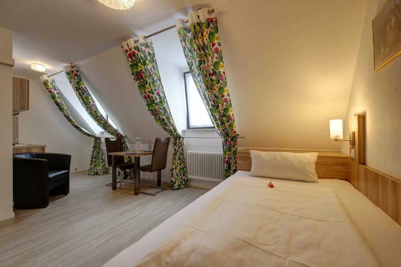 Apart Hotel Deutschmeister Бад Мергентхайм Екстериор снимка