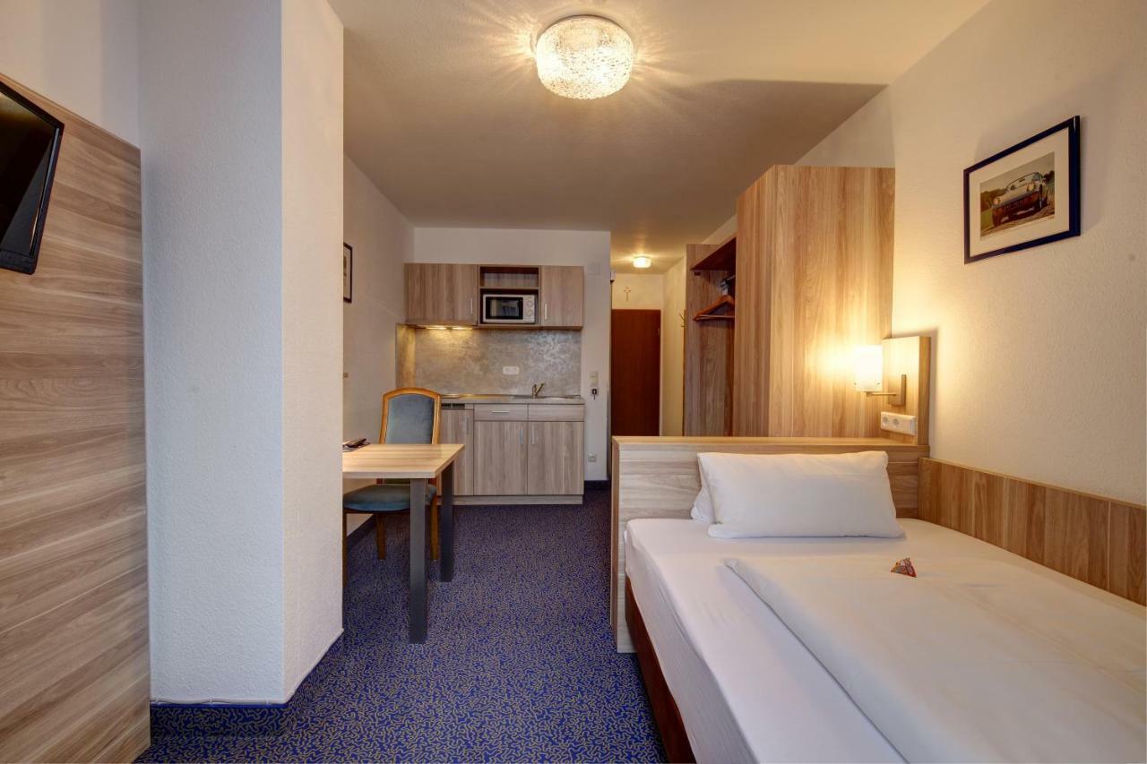 Apart Hotel Deutschmeister Бад Мергентхайм Екстериор снимка